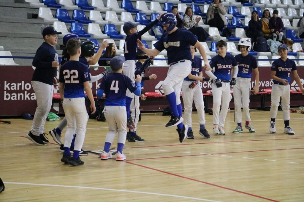 35ecf372-2b49-41ee-a9fb-f662cfb9de13
